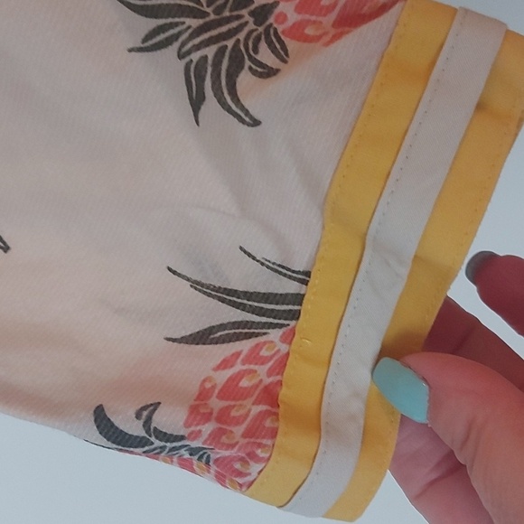 L.L.Bean Pineapple Novelty Print 100% Cotton Dolman Sleeves Contrast Trim Size M - Picture 3 of 6